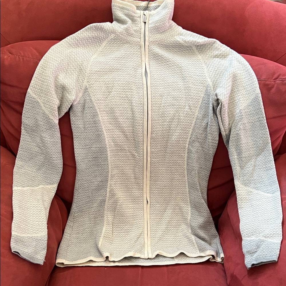 Women’s activewear Smart wool sweater buttery soft!